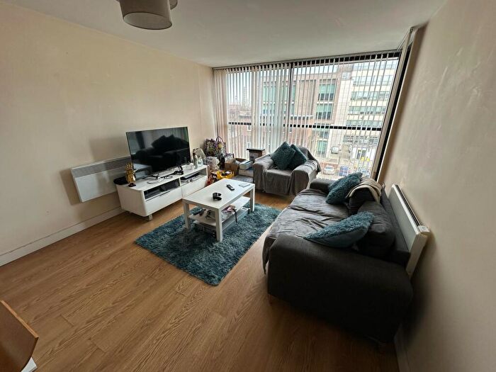 2 Bedroom Apartment To Rent In Pall Mall, L3