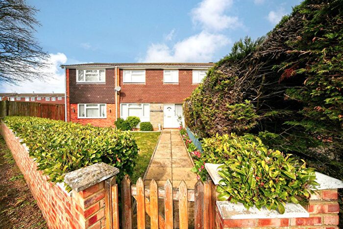 4 Bedroom Semi Detached House For Sale In Verulam Gardens, Luton, LU3