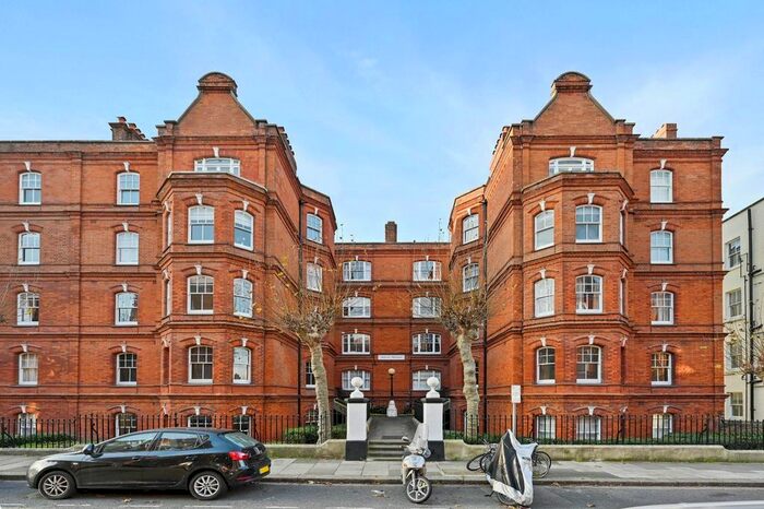 3 Bedroom Flat To Rent In Johnson Mansions, Queens Club Gardens, London, W14