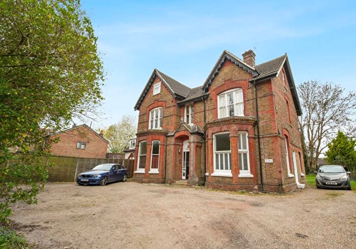 2 Bedroom Flat For Sale In E Frenches Road, Redhill, Surrey, RH1