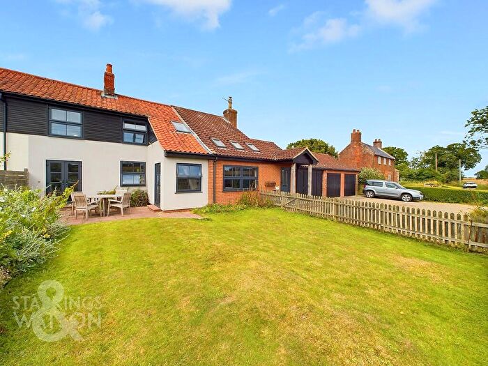 4 Bedroom Semi-Detached House For Sale In Halvergate Road, Freethorpe, Norwich, NR13