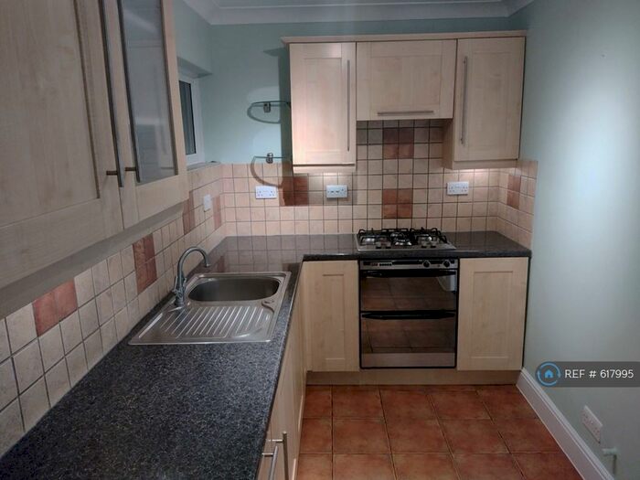 2 Bedroom Flat To Rent In Camberley Towers, Camberley, GU15