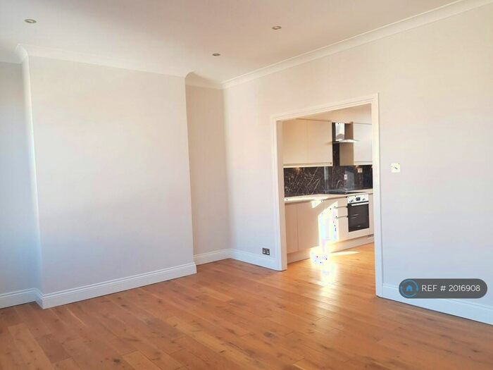 2 Bedroom Flat To Rent In Mackenzie Road, London, N7