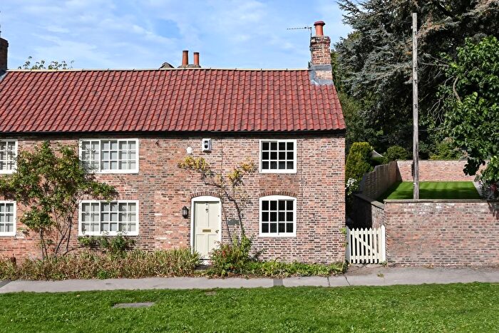 2 Bedroom Semi-Detached House To Rent In Woodyard Cottages, Heslington, York, YO10