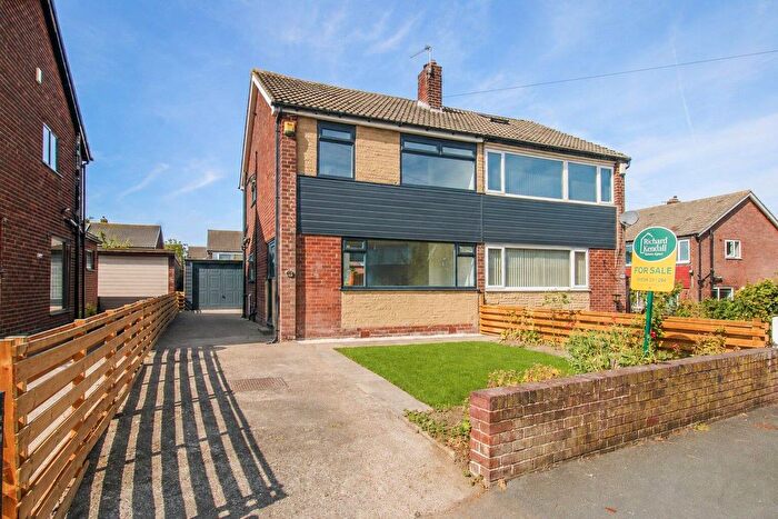 3 Bedroom Semi-Detached House For Sale In Victoria Way, Wakefield, WF1
