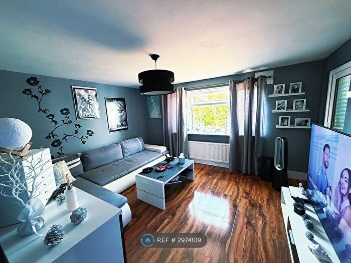 2 Bedroom Flat To Rent In Hampshire, Southampton, SO16