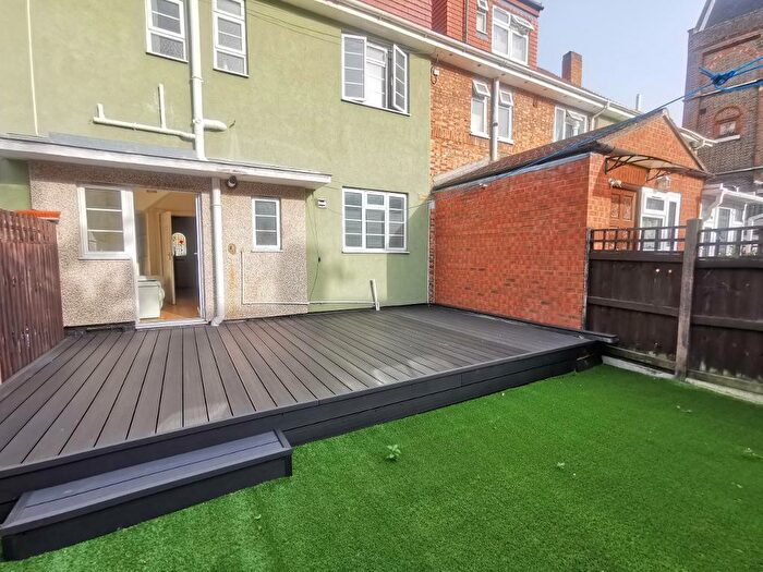 5 Bedroom Terraced House To Rent In Hearnshaw Street, London, E14