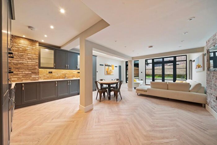 4 Bedroom Ground Maisonette To Rent In Maygrove Road, West Hampstead, London, NW6