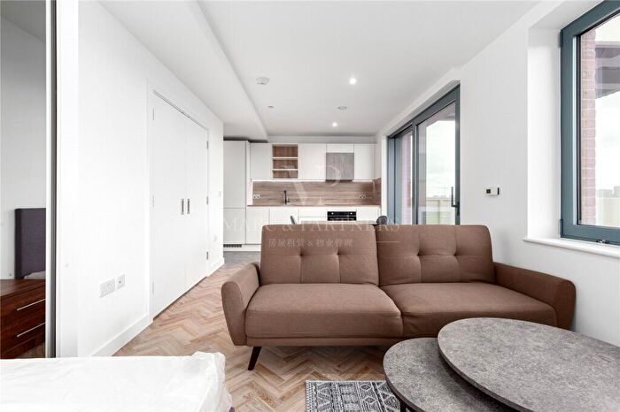 Apartment To Rent In Skyline Apartments, Makers Yard, E3