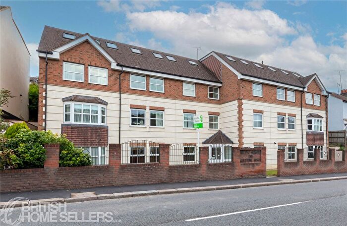 2 Bedroom Flat For Sale In Godstone Road, Whyteleafe, Surrey, CR3