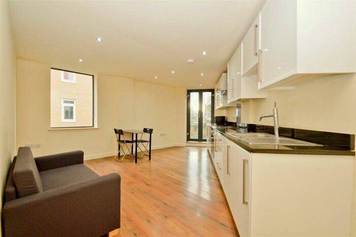 3 Bedroom Apartment To Rent In Martello Street, London Fields, E8
