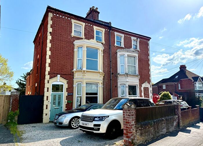 5 Bedroom Semi-detached House For Sale In Bury Road, Gosport, PO12