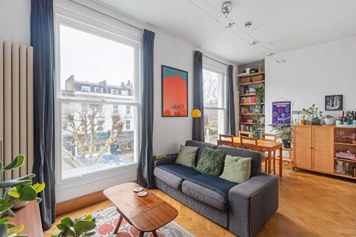 1 Bedroom Flat For Sale In St John's Hill, Clapham Junction, SW11