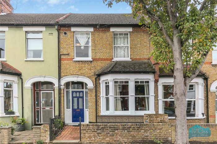 3 Bedroom Terraced House To Rent In Richmond Road, London, N2