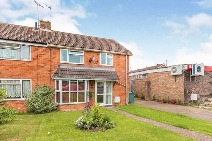 3 Bedroom End Of Terrace House To Rent In Aylesbury, HP19