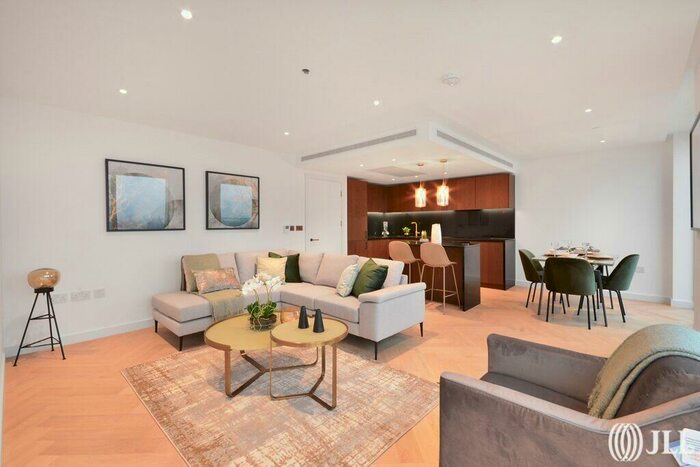 2 Bedroom Flat To Rent In Landmark Pinnacle, London, E14