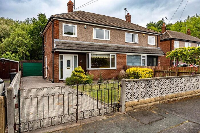 3 Bedroom Semi-Detached House For Sale In Winsford Drive, Huddersfield, HD5