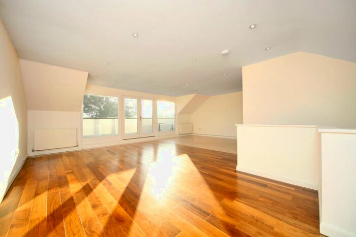 2 Bedroom Duplex To Rent In Mill Lane Windsor, SL4