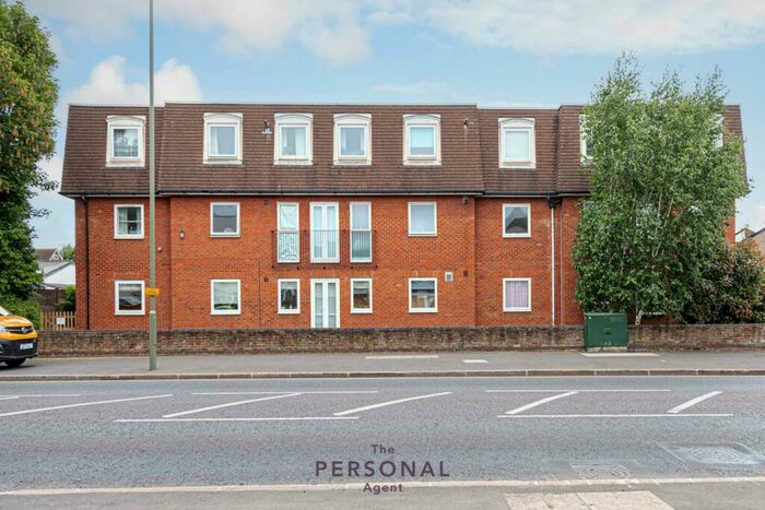 1 Bedroom Flat To Rent In East Street, Epsom, KT17