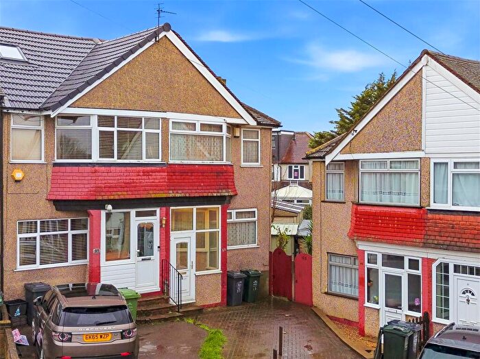 3 Bedroom End Of Terrace House For Sale In Priory Close, Dartford, DA1