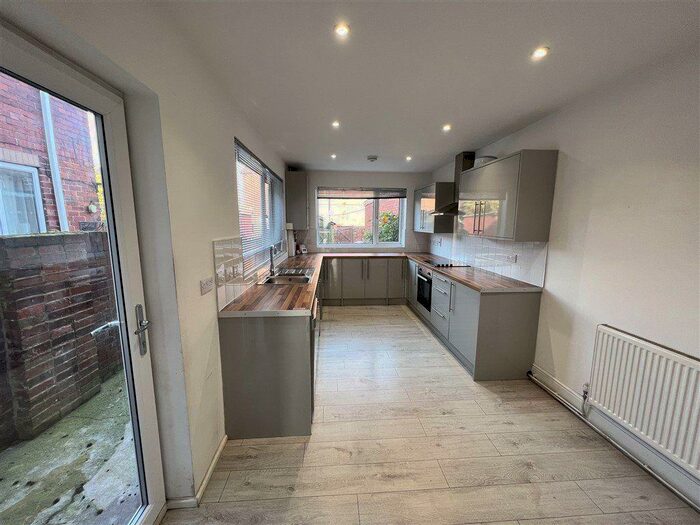 3 Bedroom Terraced House To Rent In Moss Road, Askern, DN6