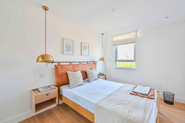 2 Bedroom Flat To Rent In Burr Close, Wapping, London, E1W