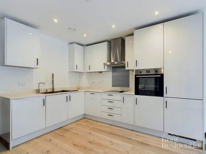 1 Bedroom Flat To Rent In Eleanore House, Mill Wood, Maidstone, ME14