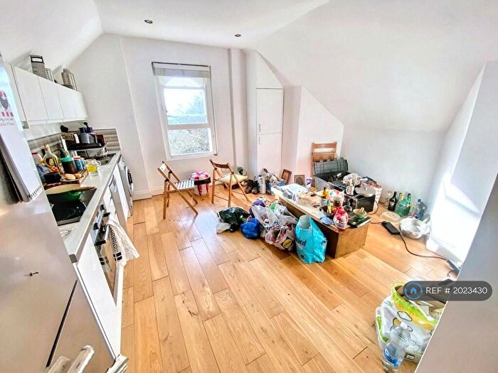 2 Bedroom Flat To Rent In Cintra House, London, SE19