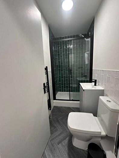 5 Bedroom Detached House To Rent In Beeston Road, Nottingham, NG7
