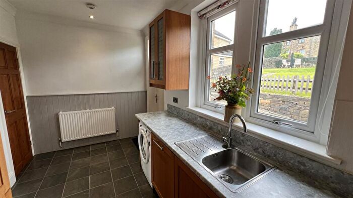2 Bedroom End Of Terrace House To Rent In Yew Tree Road, Shepley, Huddersfield, HD8