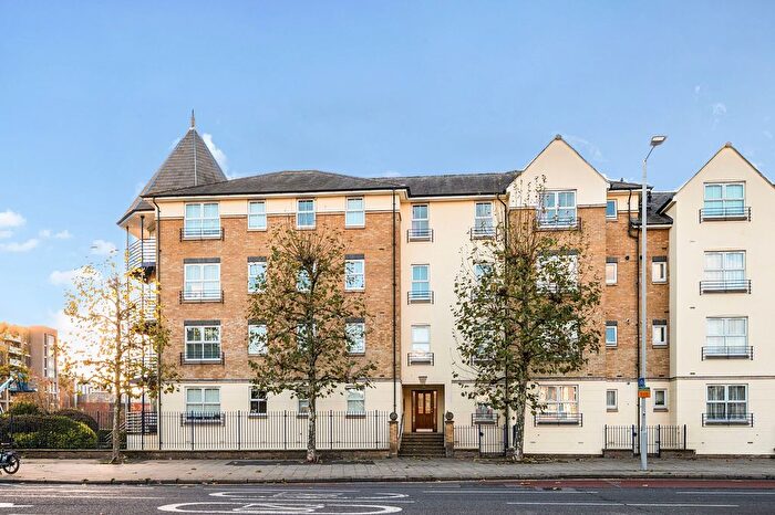 3 Bedroom Flat For Sale In Richmond Road, Kew Court Richmond Road, KT2