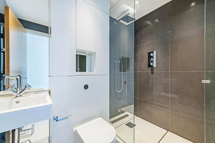 2 Bedroom Flat To Rent In Brock Street Camden, NW1