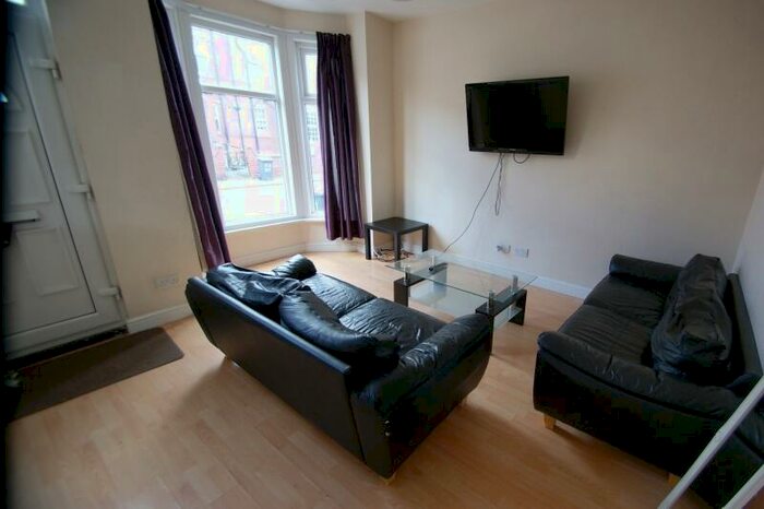 4 Bedroom Property To Rent In Mayville Street, Hyde Park, Leeds, LS6