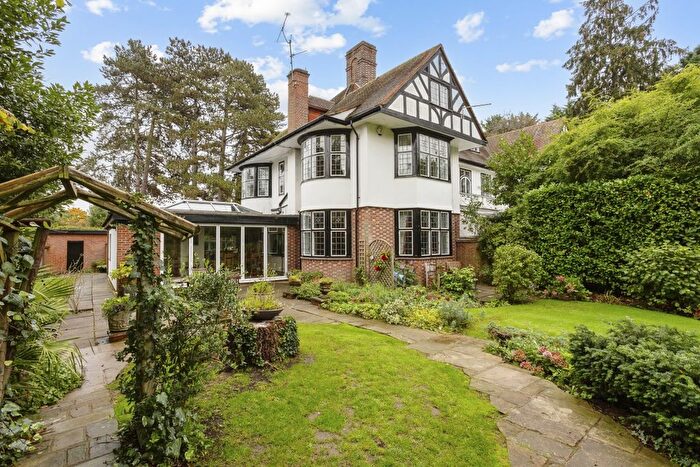 4 Bedroom Semi-Detached House To Rent In Newlands Drive, Maidenhead, SL6