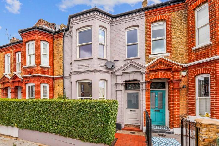 4 Bedroom Property To Rent In Thornbury Road, London, SW2