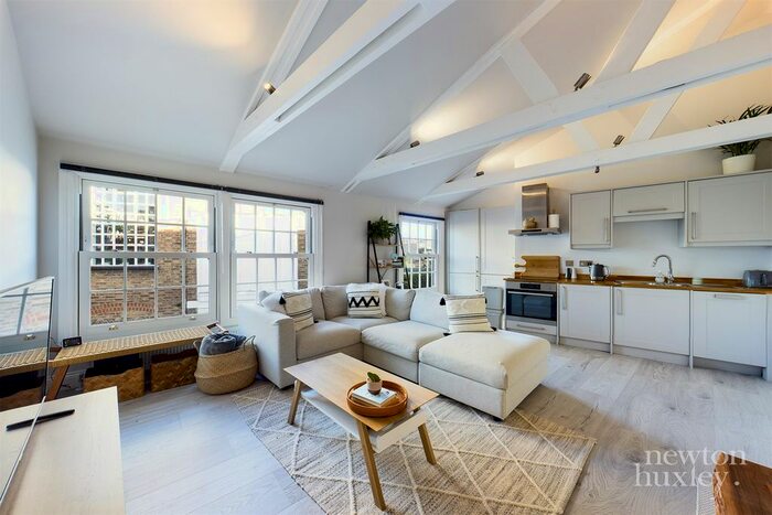 1 Bedroom Flat To Rent In Bridge Road, East Molesey KT8