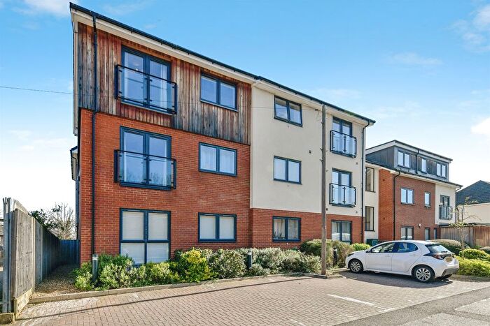 1 Bedroom Flat For Sale In Cooks Way, Hitchin, SG4