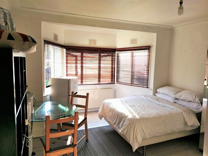 1 Bedroom Property To Rent In Foscote Road, London, NW4