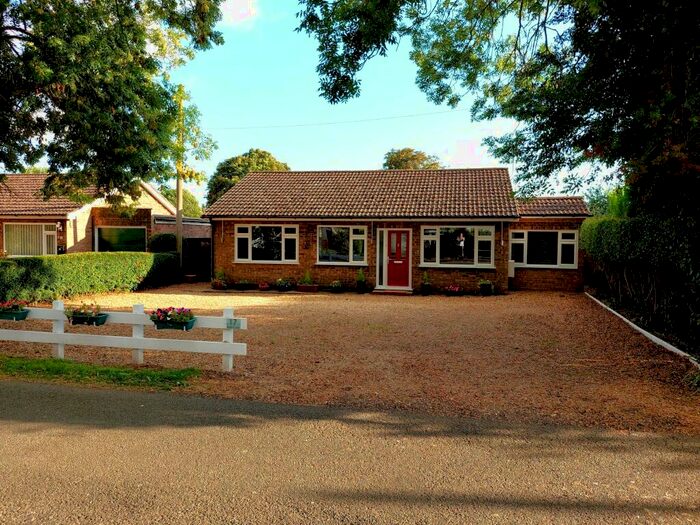 3 Bedroom Detached Bungalow For Sale In Farrow Road, Whaplode Drove, PE12
