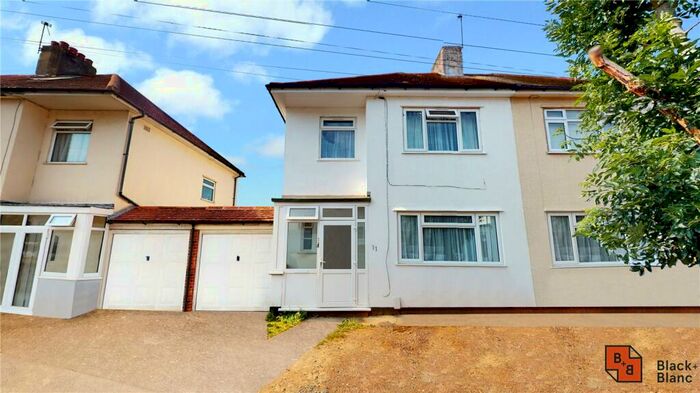 2 Bedroom Maisonette To Rent In Daerwood Close, Bromley, BR2