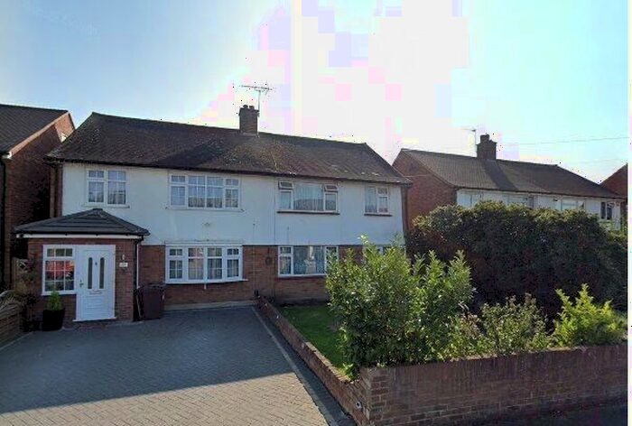 4 Bedroom Detached House To Rent In South Road, Hanworth, TW13