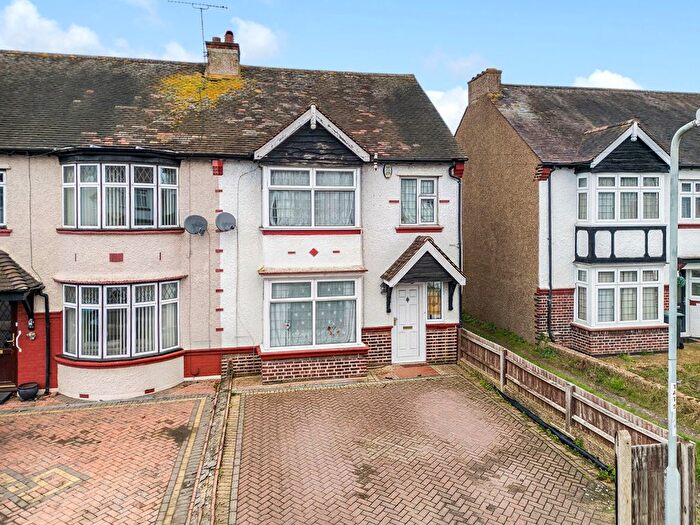 3 Bedroom End Terrace House For Sale In The Fairway, Gravesend, Kent, DA11