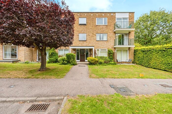 2 Bedroom Flat For Sale In The Maples, Hitchin, Hertfordshire, SG4