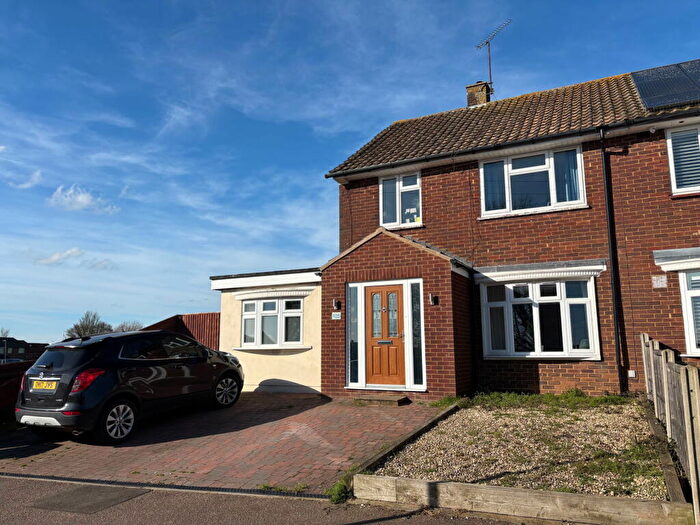 4 Bedroom Semi-Detached House For Sale In Great Elms Road, Hemel Hempstead, HP3
