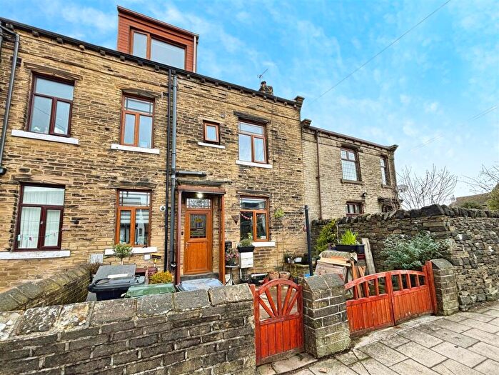 4 Bedroom Terraced House For Sale In North Road, Bradford, BD6