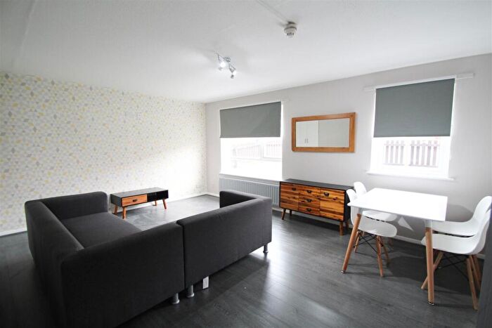 4 Bedroom Apartment To Rent In Westfield Court, Hyde Park, Leeds, LS3