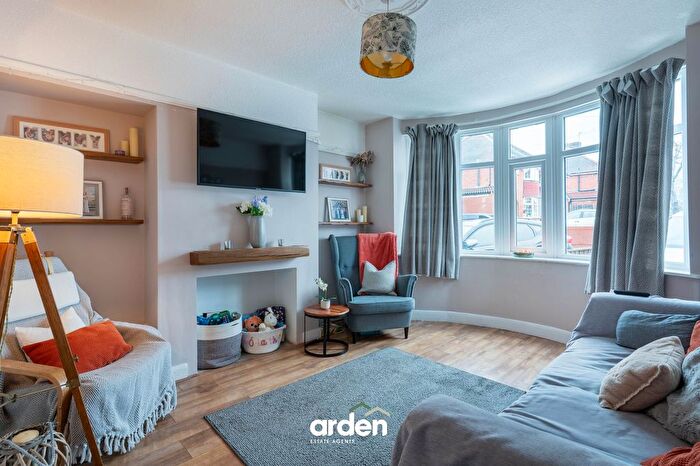 3 Bedroom Semi-Detached House For Sale In The Grove, Cofton Hackett, B45