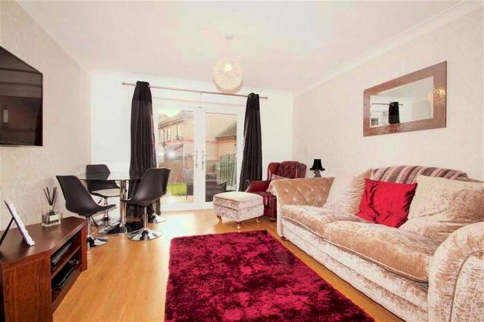 2 Bedroom Property To Rent In Essex Hall Road, Colchester, CO1