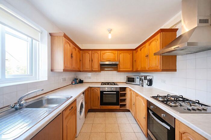 1 Bedroom Semi Detached House To Rent In Hillside, Brighton, BN2