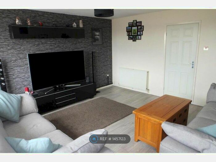 3 Bedroom Maisonette To Rent In Charnock Dale Road, Sheffield, S12